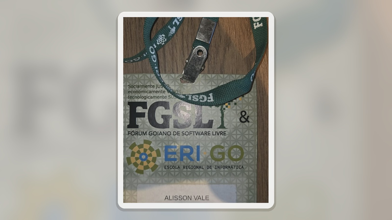 Composição horizontal com o badge físico de Alisson Vale em XI FGSL / 2ª ERI-GO 2014.